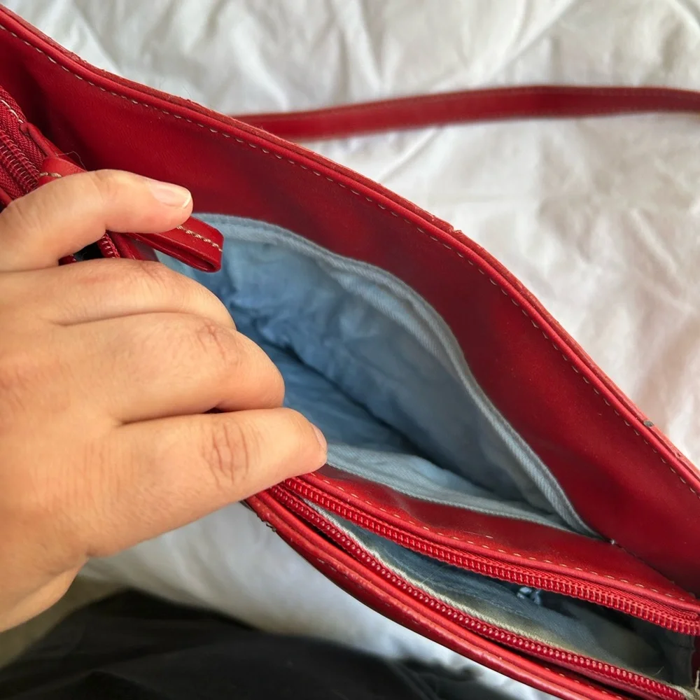 Classic Red Shoulder Bag - Picture 8 of 10